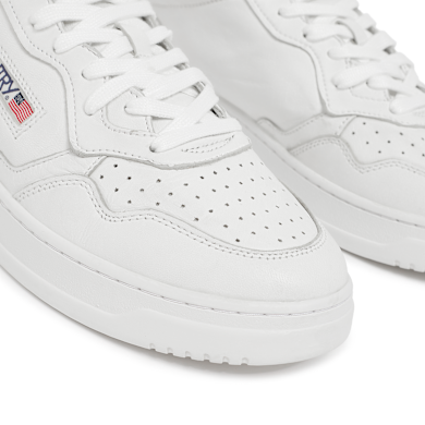 Buy Autry Medalist Low Man SG10 in solid goat white | AULMSG10