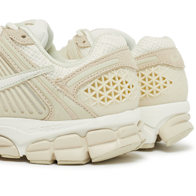 Buy Nike Wmns Zoom Vomero 5 