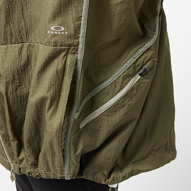 Buy Oakley Latitude Flight Wind Jacket in green | FOA406828-7CE