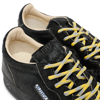 Buy Autry Medalist Low in black | AULMPE04 | solebox