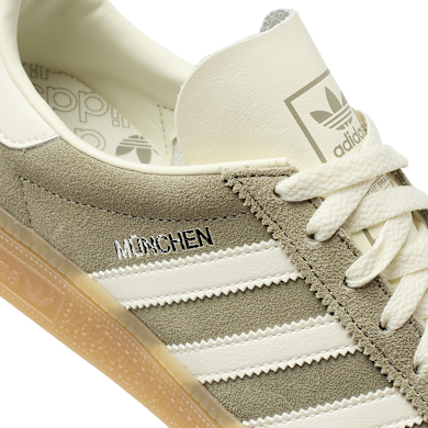 Buy adidas Originals Wmns Muenchen in silpeb/owhthe/silvmt
