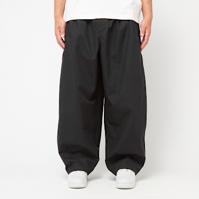 トラック Buy Nike Club Balloon Pant in zwart | HJ1973-010 | solebox