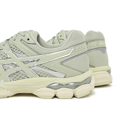 ୨୧  Buy ASICS SportStyle Gel-Cumulus 16 in green | 1203A733-300 | solebox