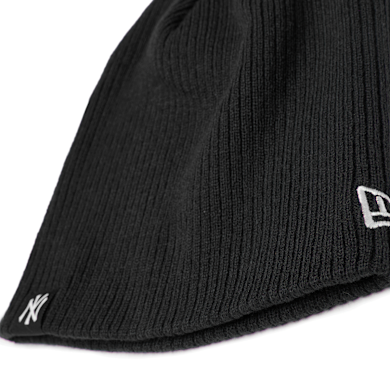のん Buy New Era Essential Skull Beanie New York Yankees in blue