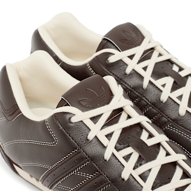 マックス Buy adidas Originals Adiracer Lo in dark brown/dark brown/cream