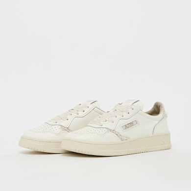 Buy Autry Wmns Medalist Low in leather/macrame marshmallow/ecru
