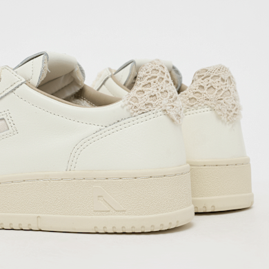 Buy Autry Wmns Medalist Low in leather/macrame marshmallow/ecru