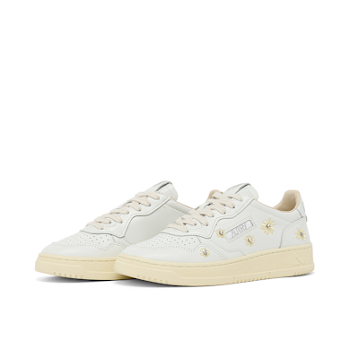 Buy Autry Wmns Medalist Low in leather/flower white/rutabaga