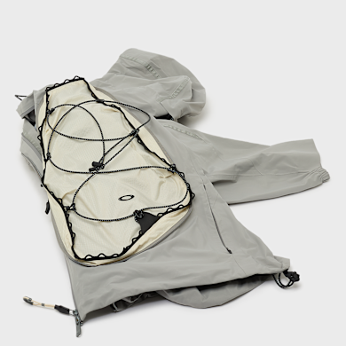 Buy Oakley Latitude Veil Slingpack Jacket in grey | FOA407866-314