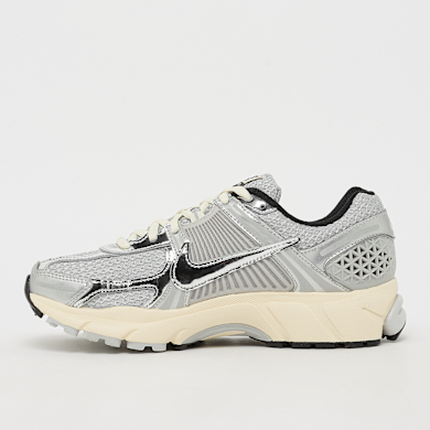 Buy Nike Zoom Vomero 5 in grey fog/chrome-metallic silver | IM3486