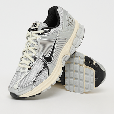 Buy Nike Zoom Vomero 5 in grey fog/chrome-metallic silver | IM3486