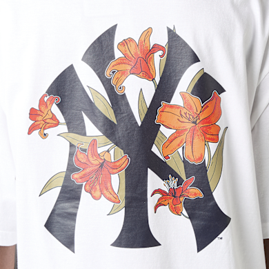 Buy New Era MLB Floral Os Tee New York Yankees in white | 60856234