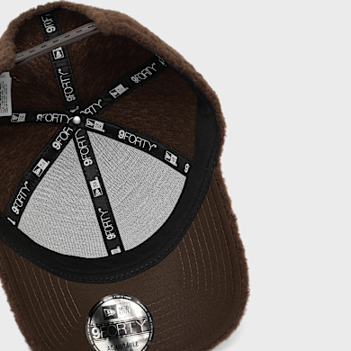 Buy New Era Winter Borg 9Forty® New York Yankees in brown