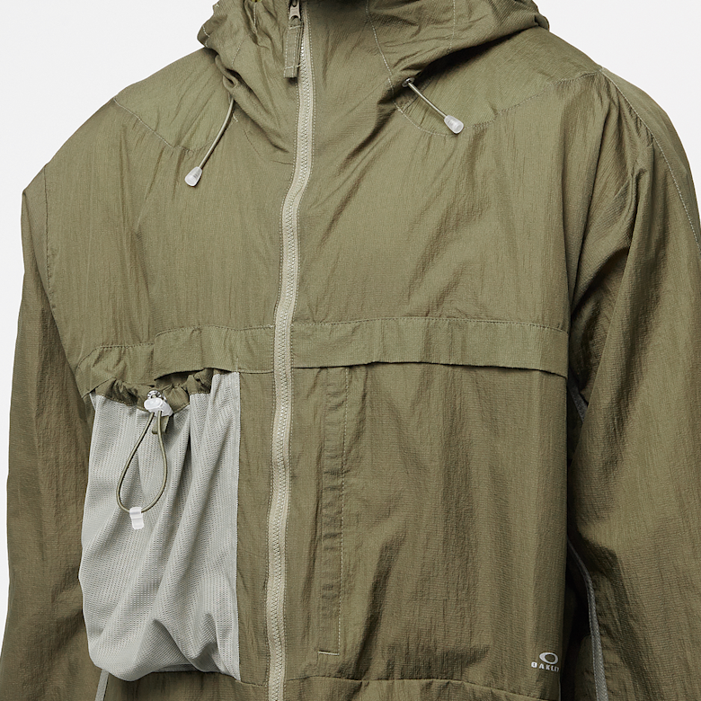 Buy Oakley Latitude Flight Wind Jacket in army green | FOA406828