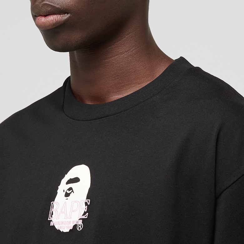 Buy A Bathing Ape Ape Head Relaxed Fit Tee in zwart