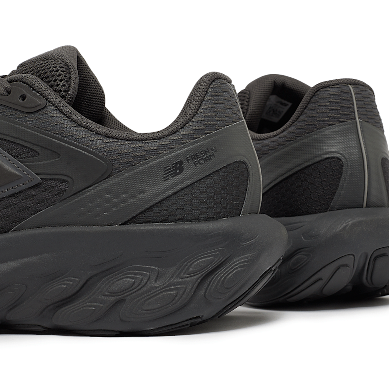Buy New Balance Fresh Foam Trainer in black | UTRNWD | solebox