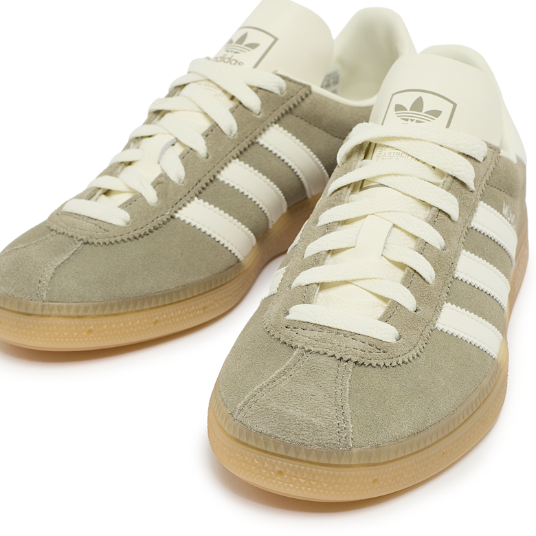 Buy adidas Originals Wmns Muenchen in silpeb/owhthe/silvmt
