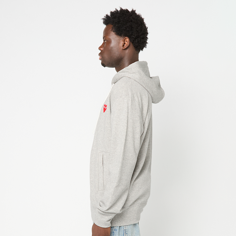 Buy Comme des Garcons Play Play Big Heart Sweatshirt in grijs | AX