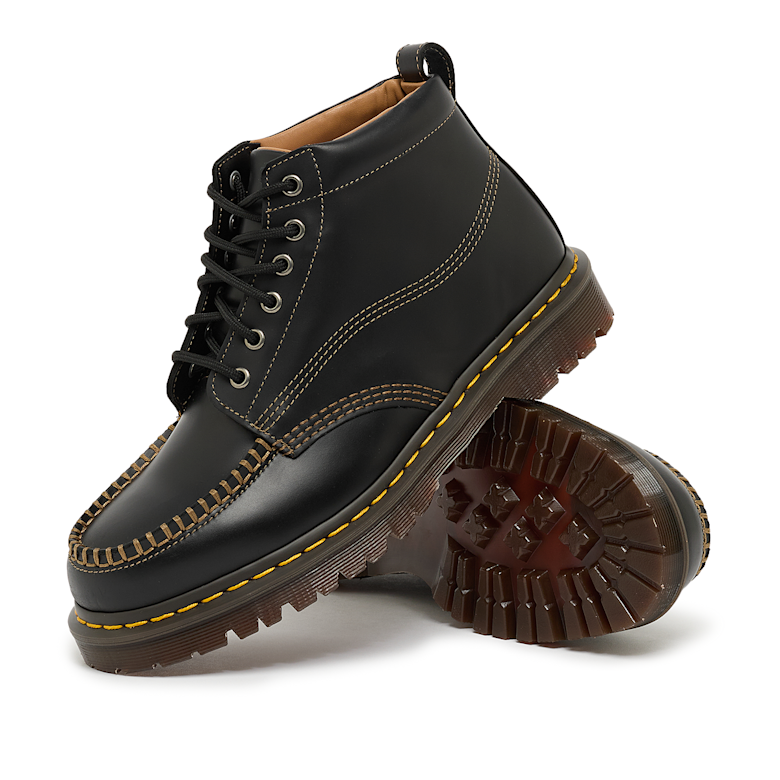 Buy Dr. Martens Lowell Chukka in black orleans | 42706001 | solebox