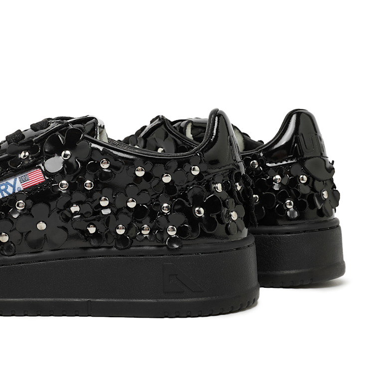 Buy Autry Wmns Medalist Low in black | AULWPW01 | solebox