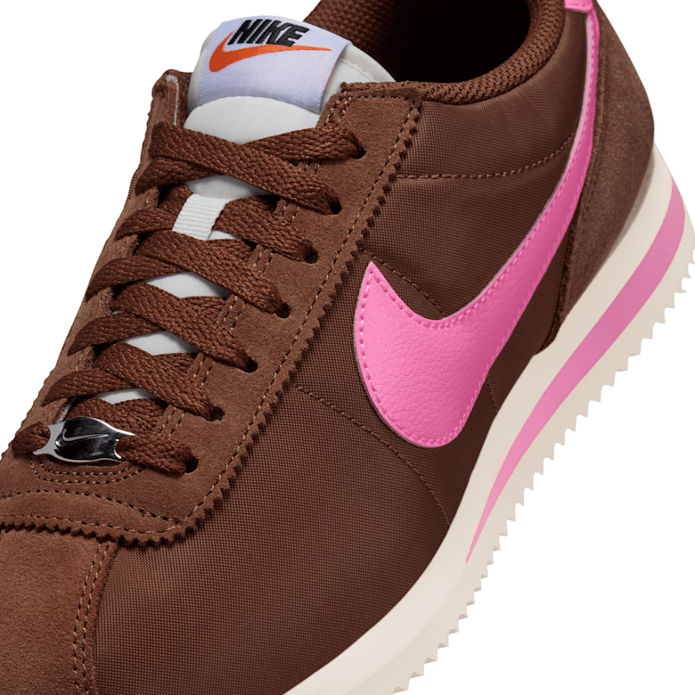 【ポーカーズつかさ着用‼️】Nike Women's Cortez ブラウン Buy Nike Wmns Cortez Textile in fauna brown/pink spell-sail-white