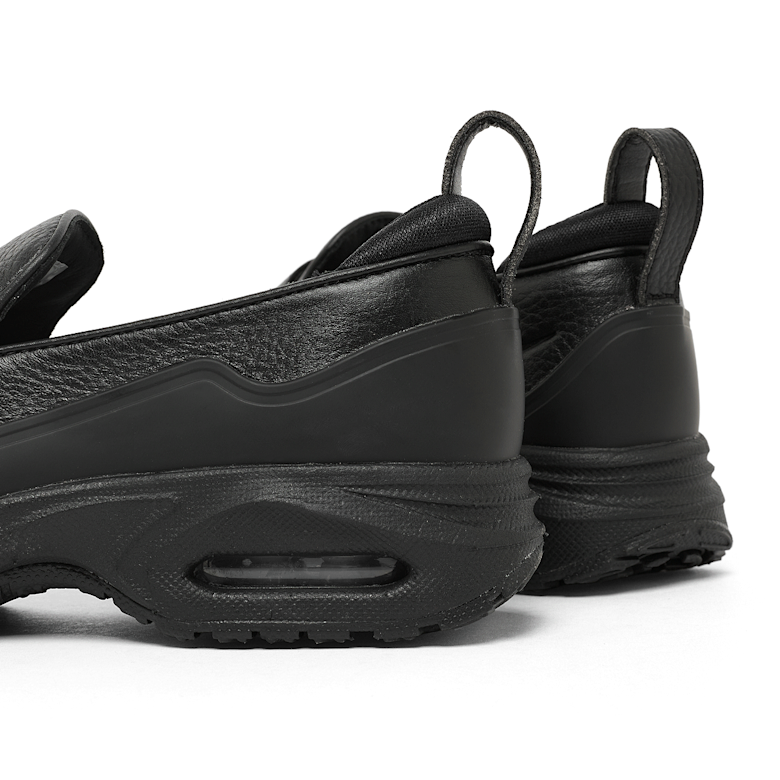 Buy Nike Wmns Air Max Phenomena in black/metallic gold-smoke grey