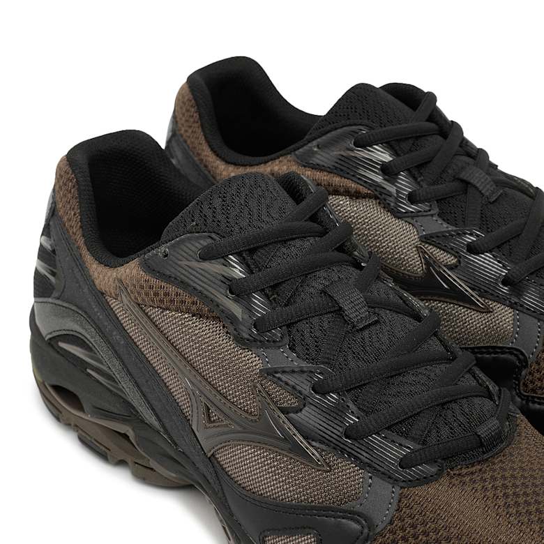 Buy Mizuno x Vainl Archive Wave Rider 10 in brown | D1GD252101