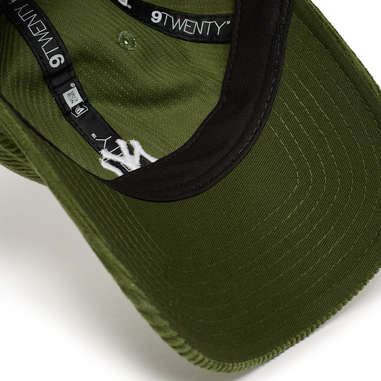 Buy New Era Cord 9Twenty® New York Yankees Cap in green | 60759017