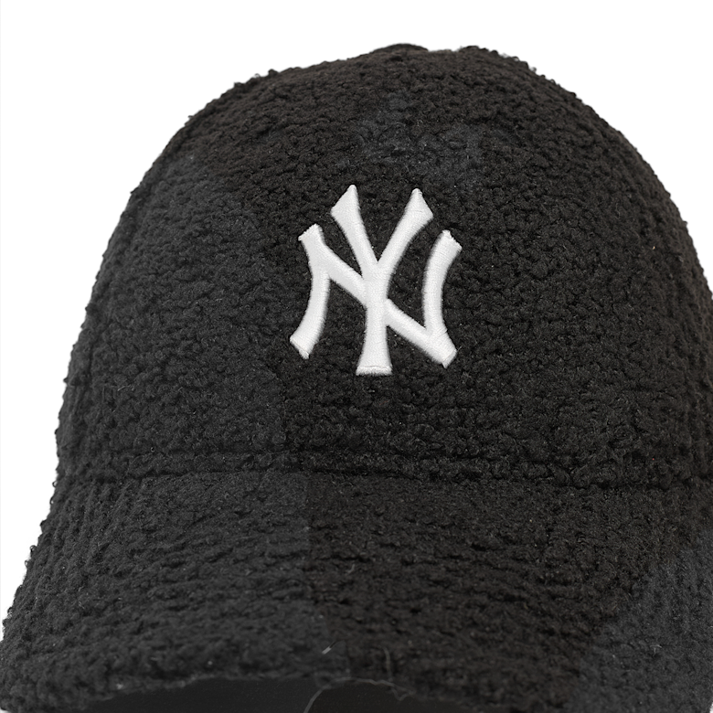 Buy New Era Winter Borg 9Forty® in black | 60759020 | solebox