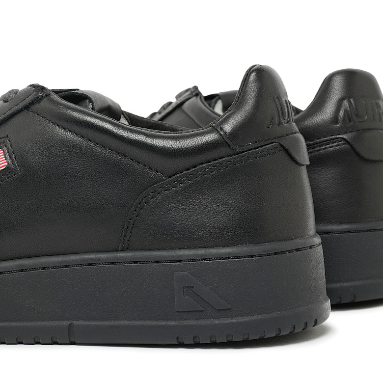 Buy Autry Medalist Low Man SG16 in black | AULMSG16 | solebox