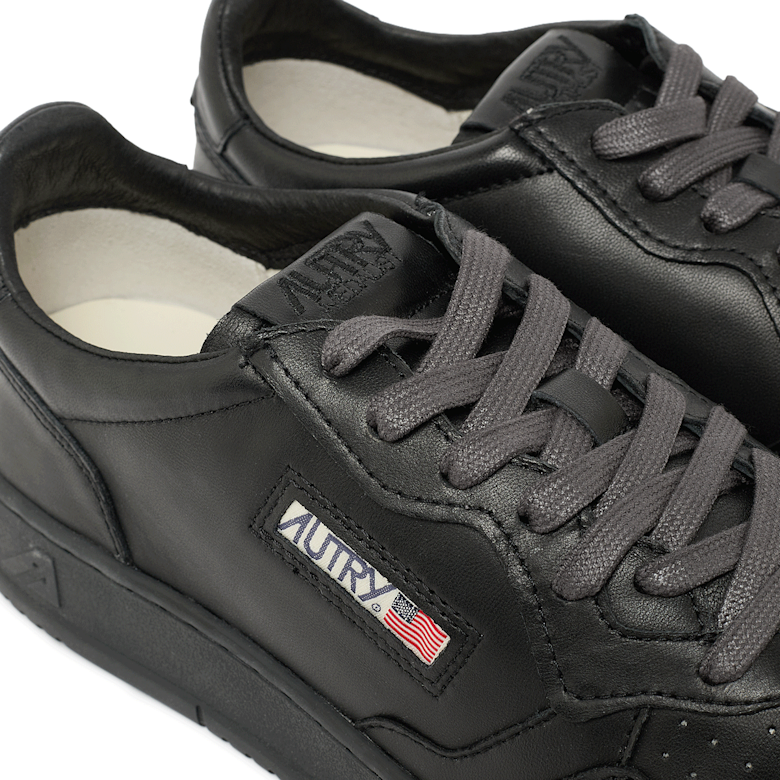 Buy Autry Medalist Low Man SG16 in black | AULMSG16 | solebox