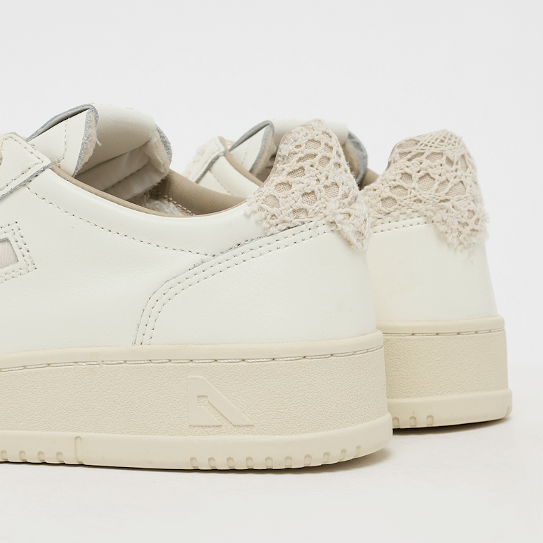 Buy Autry Wmns Medalist Low in leather/macrame marshmallow/ecru