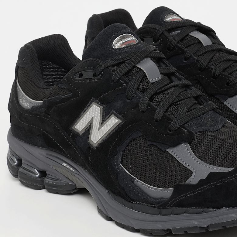 Buy New Balance 2002 Gore-Tex (U20023MB) in black | U20023MB | solebox