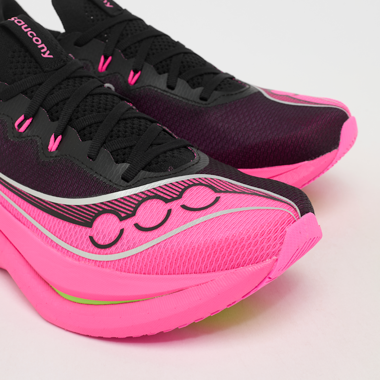 Buy Saucony Endorphin Pro 5 in zwart | S21064-131 | solebox