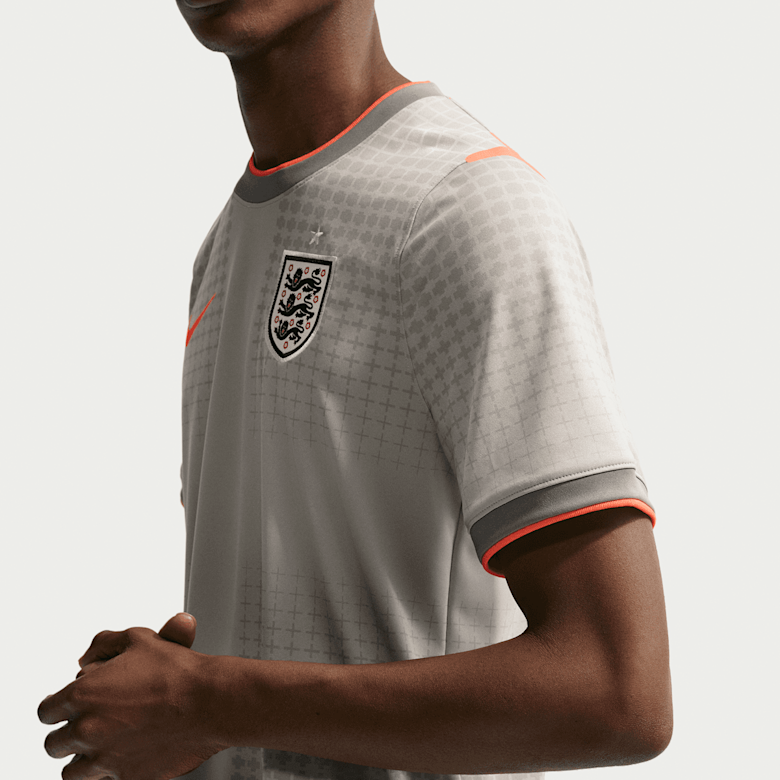 Buy Nike x Palace England Academy Pro Jersey in grijs | IH1670-052