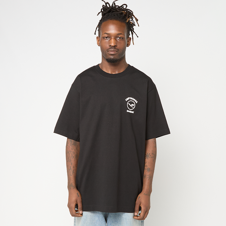 JumpOne ヘキサTシャツ 黒 Buy solebox x Lufthansa T-Shirt Gate in black | SBXLUFTHANSA-GATE