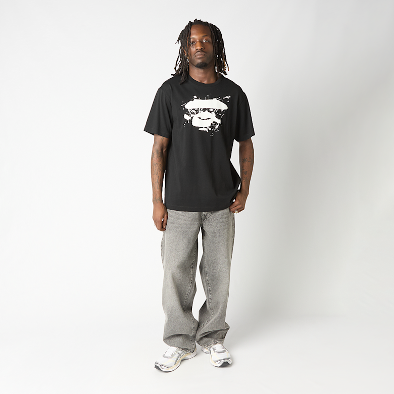 A BATHING APE big face デカザル　tee Buy A Bathing Ape Graffiti Ape Face Tee in zwart