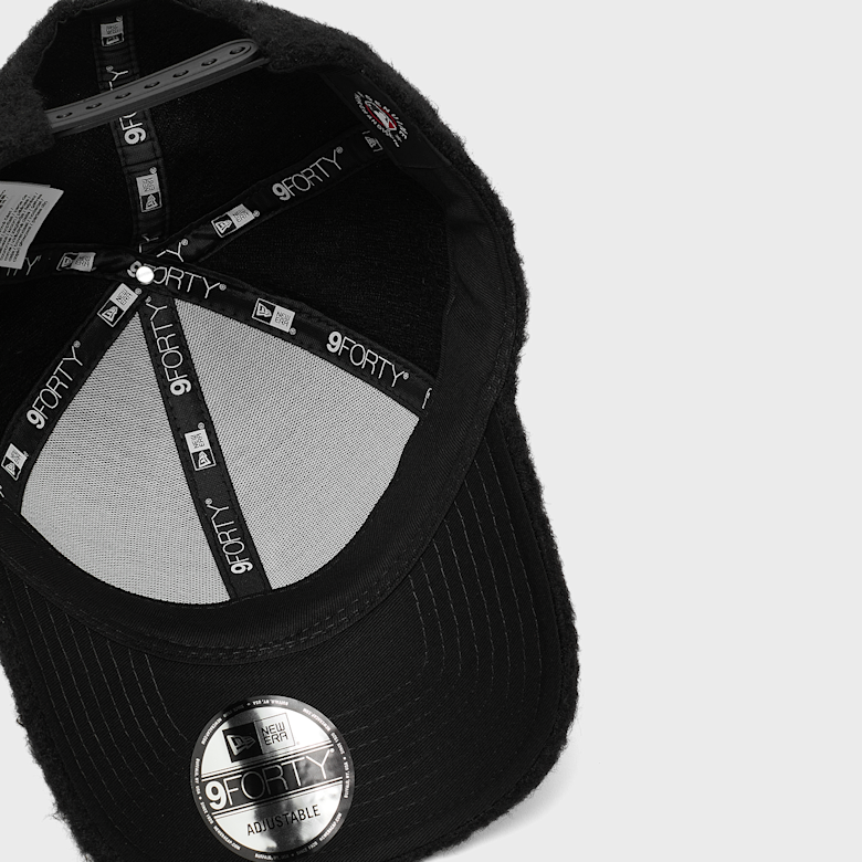 Buy New Era Winter Borg 9Forty® New York Yankees in black