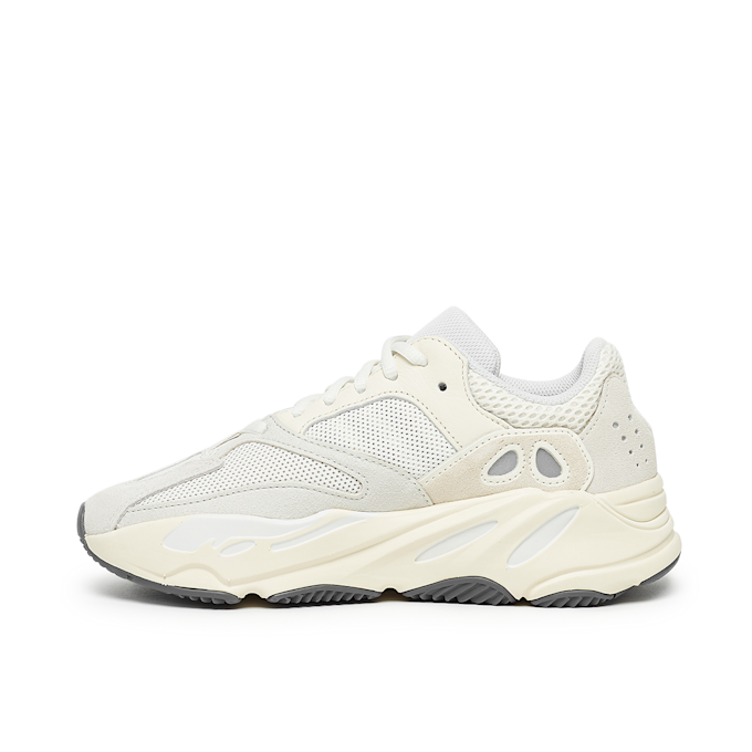adidas Originals Wmns Yeezy Boost 700 "Analog" beige 53703 3