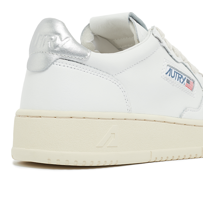 Autry Wmns 01 Low WLL05 blanc 72920 6