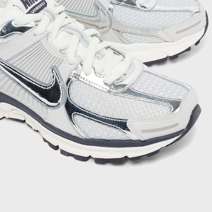 Nike   Wmns Zoom Vomero 5 "Metallic Silver" grau 78498 6