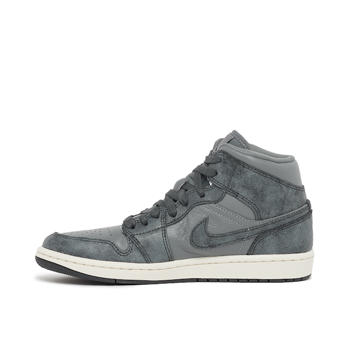 Jordan Wmns Air Jordan 1 Mid "Distressed Smoke Grey" gris 81539 3