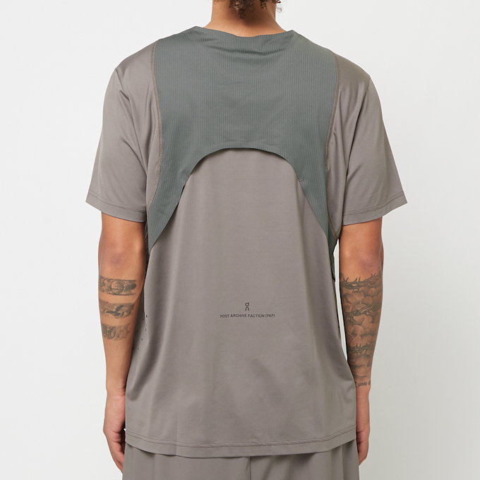 On x PAF Running T-Shirt gris 83095 4