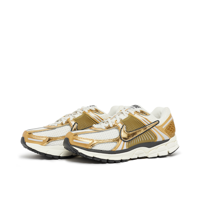 Nike Wmns Zoom Vomero 5 "Metallic Gold" goud 83301 1
