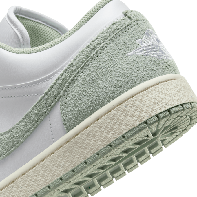 Jordan Air Jordan 1 Low SE "Light Green" grün 83326 8