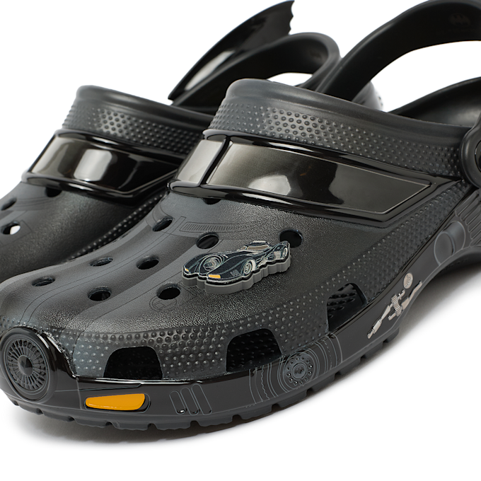 Crocs x Batman Classic Clog "Batmobile" schwarz 84935 6