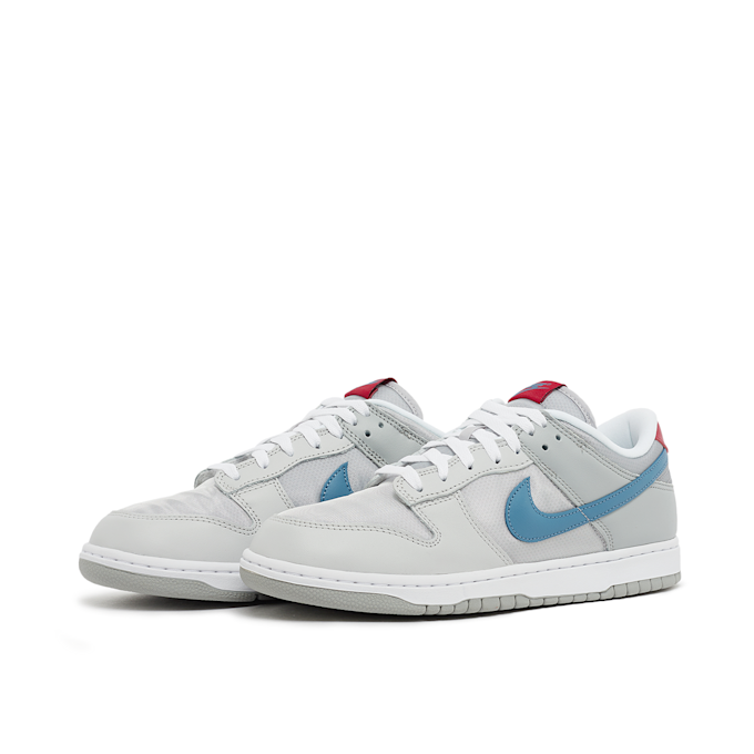 Nike Wmns Dunk Low “Silver Surfer” gris 85424 1