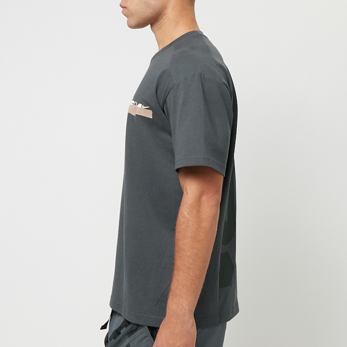 Nike   NRG Ispa Short Sleeve T-Shirt grau 88347 3