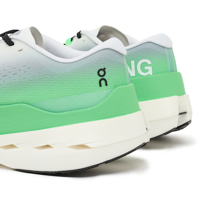 On Cloudboom Max weiß 88532 5