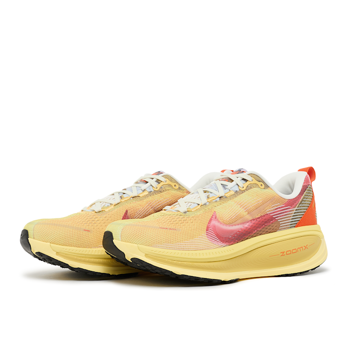 Nike Vomero 18 SE yellow 88543 1